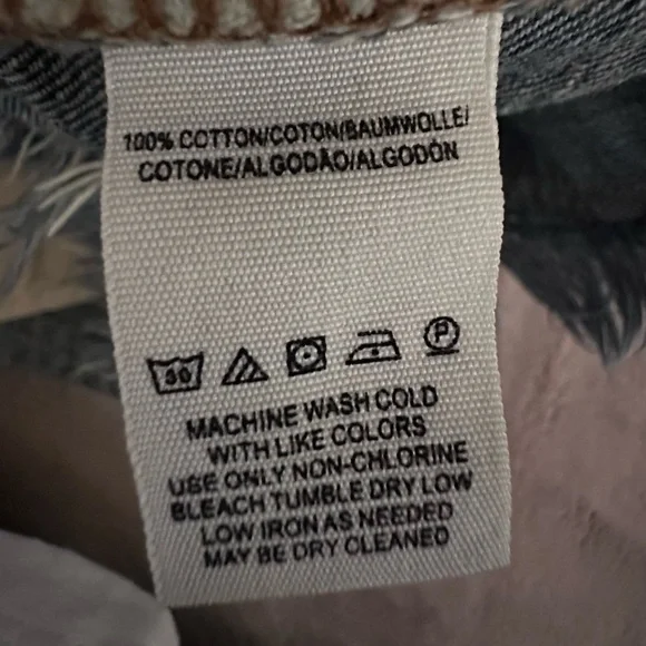 Free People OB585971 Avery Blue Daisy Chain Lace Cutoff Frayed Denim Short - Picture 10 of 10